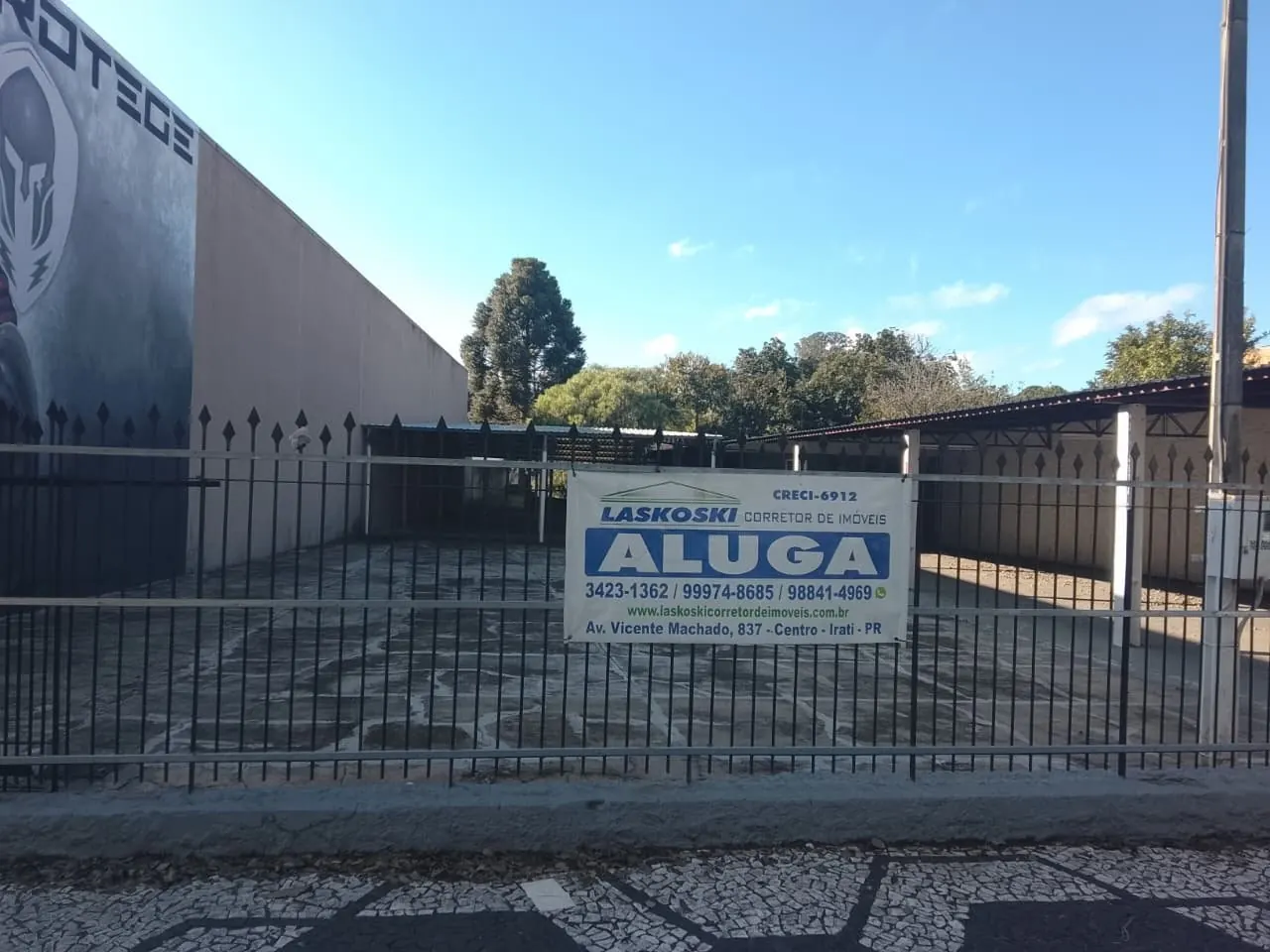 Imóvel comercial com 3 salas e cobertura para carros para alugar em Irati, foto 1
