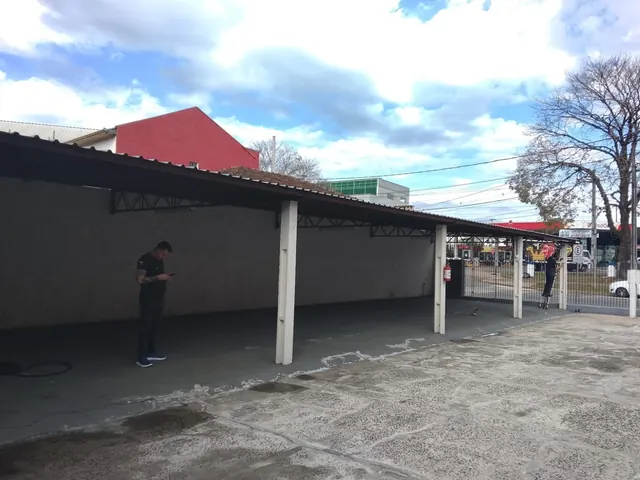 Imóvel comercial com 3 salas e cobertura para carros para alugar em Irati, foto 5