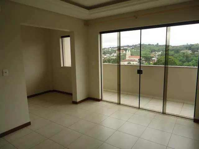Apartamento de 2 quartos com suíte e closet para alugar em Irati, foto 2