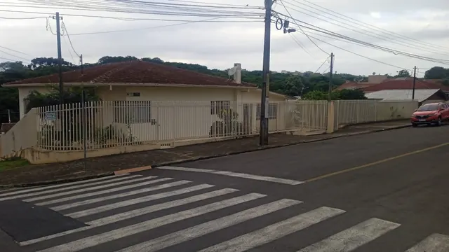 Terreno de esquina de 633 m² com casa à venda em Irati, foto 2