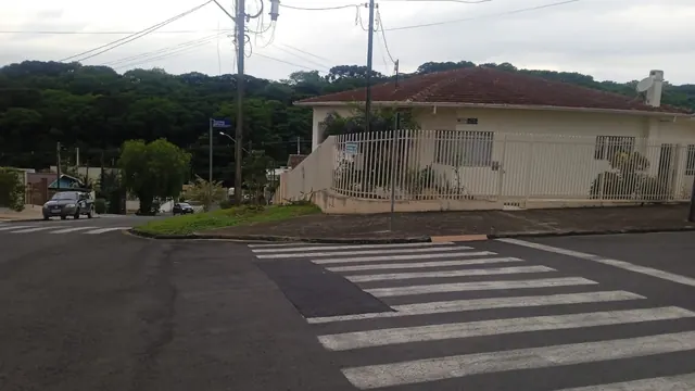 Terreno de esquina de 633 m² com casa à venda em Irati, foto 3