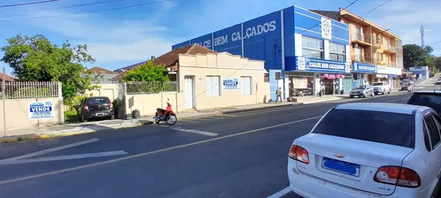 Terreno central de 431 m² com casa à venda em Irati